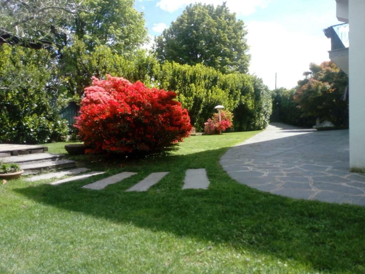 Villa Alice Lesa Exterior foto